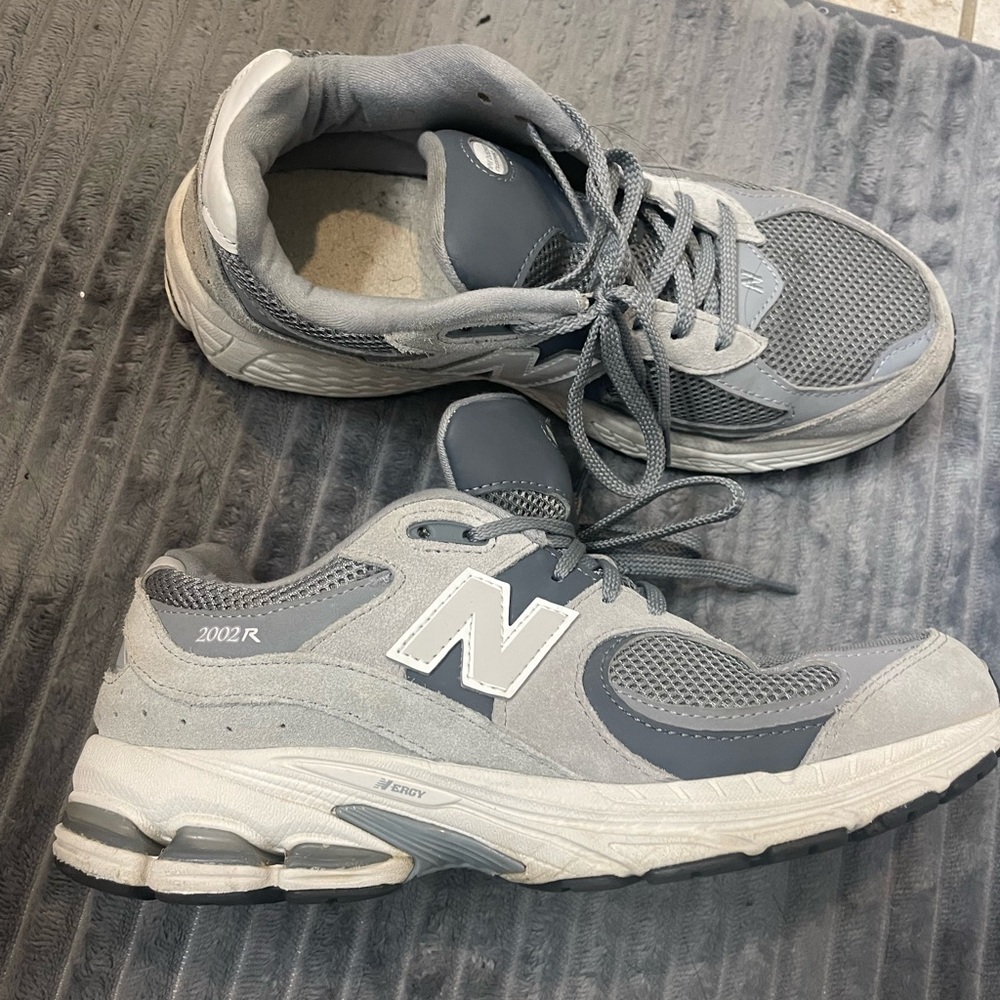 New balance 2002r